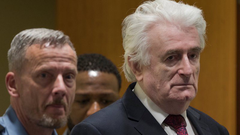 Fotografija: Karadžiću so povišali kazen za genocid in druge zločine med vojno v BiH na dosmrtni zapor. FOTO: Pool Reuters