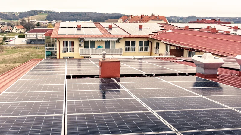 Fotografija: Nova sončna elektrarna na Domu starejših občanov Lenart. FOTO: Nina Alič