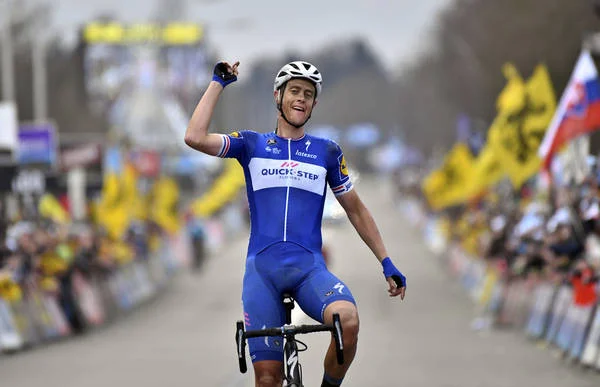Niki Terpstra je lani v Harelbekeju začel pot proti zmagi na dirki po Flandriji. Kdo bo junak Flandrije letos? Foto AFP