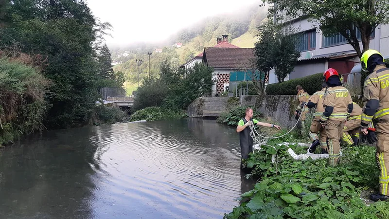 Fotografija: Škode Ribiški družini Idrija ne bo povrnil nihče. FOTO: PGD Idrija 