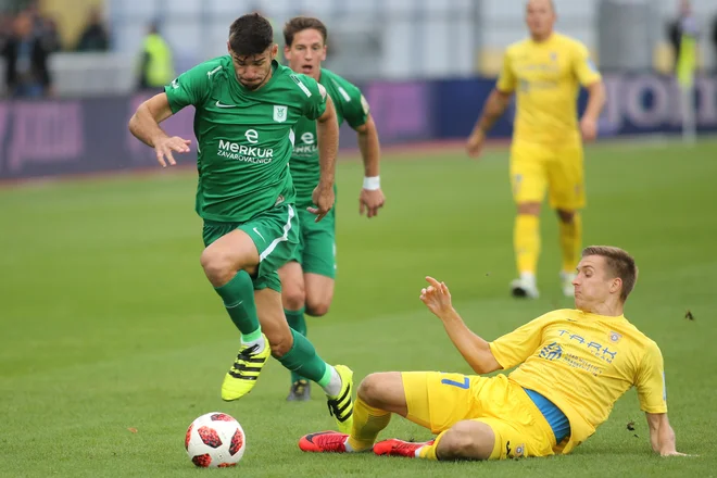 V prvem delu sezone je Olimpija v Domžalah začela vzpon na lestvici, Rok Kronaveter pa igralskega. FOTO: Tomi Lombar/Delo