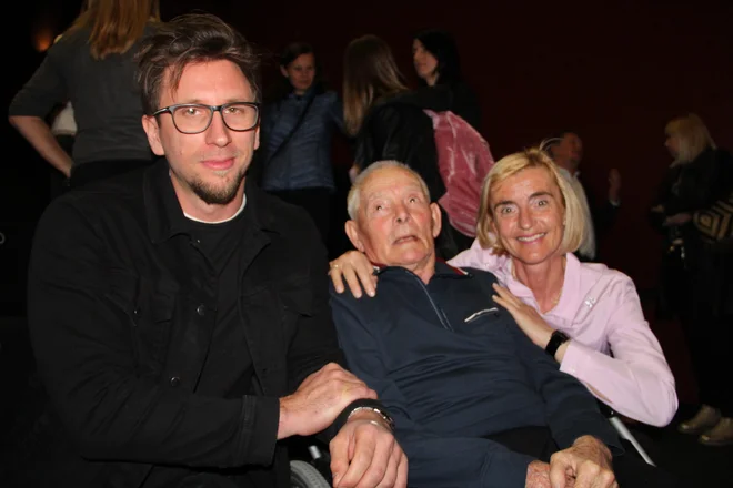 Ideja za film je nastala ob snemanju prikaza socialnih inovacij v socialnih zavodih. Na fotografiji avtor filma Sanjin Švajger, Karel Leitinger in njegova hči Romana Turk. Foto Simona Fajfar