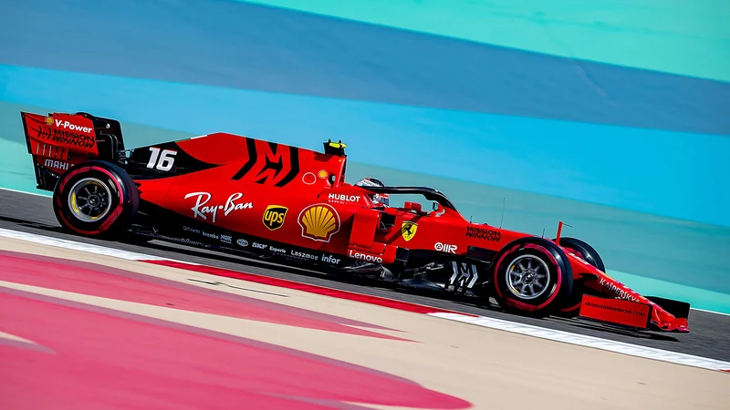 Charles Leclerc se je danes odločno spopadel s puščavskim izzivom. FOTO: Andrej Isaković/AFP