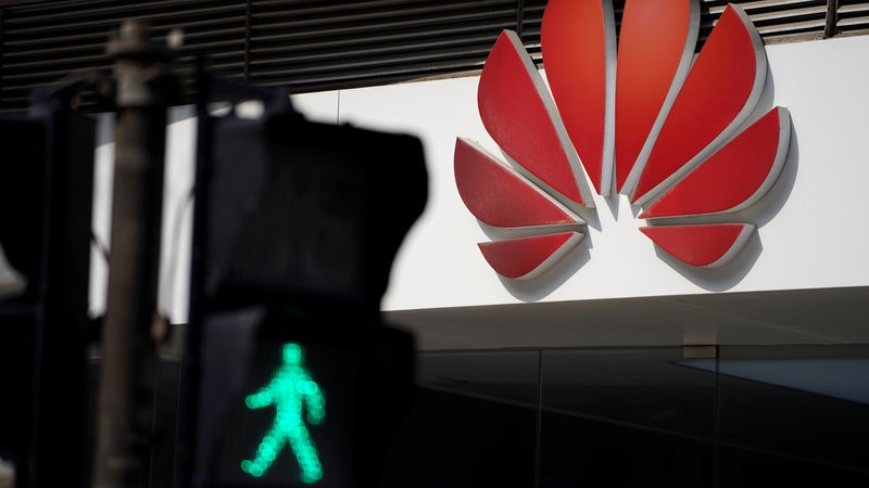Fotografija: Lani je Huawei s prodajo svojih izdelkov prestopila čarobno mejo 100 milijard dolarjev. FOTO: Aly Song/Reuters