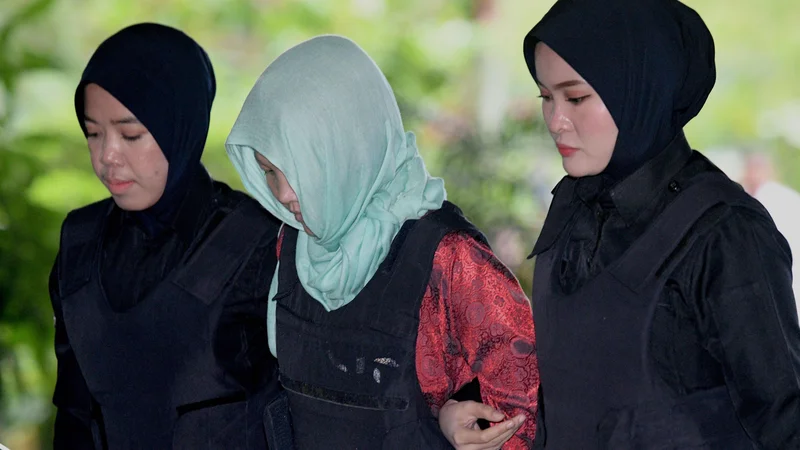 Fotografija: Vietnamka Doan Thi Huong (v sredini) naj bi čez nekaj tednov zakorakala na prostost. FOTO: Mohd Rasfan/AFP