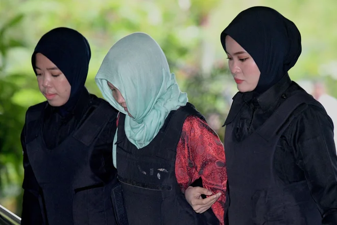 Vietnamka&nbsp;Doan Thi Huong (v sredini) naj bi čez nekaj tednov zakorakala na prostost. FOTO: Mohd Rasfan/AFP