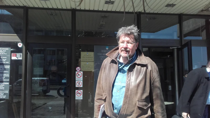 Fotografija: Igor Bavčar ob izhodu iz koprskega sodišča. FOTO: Nataša Čepar