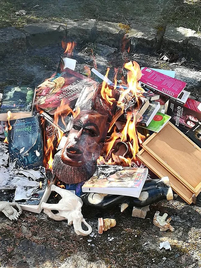 Gorenje so farani in njihovi verski voditelji pospremili z molitvijo. FOTO: Fundacja Sms z nieba.