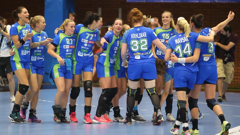 Fotografija: Bo žreb naklonjen slovenskim rokometašicam? FOTO: Tomi Lombar/Delo