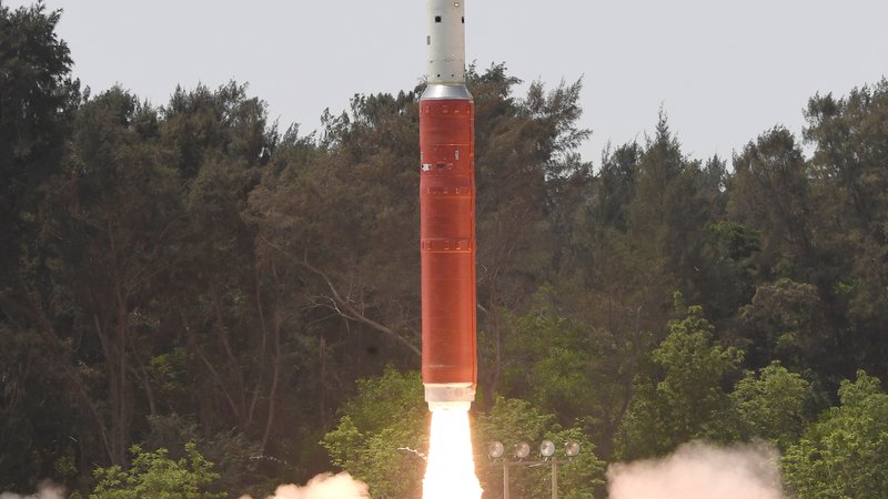 Fotografija: Indija je pred dnevi uspešno sestrelila satelit. Država je šele četrta s takšno tehnologijo. FOTO: Reuters