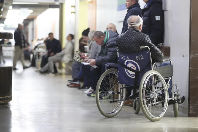 Prvi aneks, ki naj bi določal zgornjo mejo za odklanjanje bolnikov, bi lahko sprejeli do konca maja. FOTO: Leon Vidic/Delo