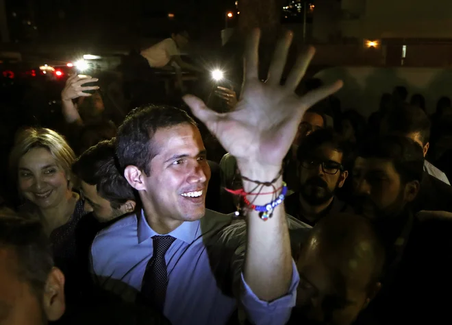 Venezuelska ustavodajna skupščina je soglasno potrdila odvzem imunitete predsedniku demokratično izvoljenega državenga zbora Juanu Guaidóju. Foto: Reuters