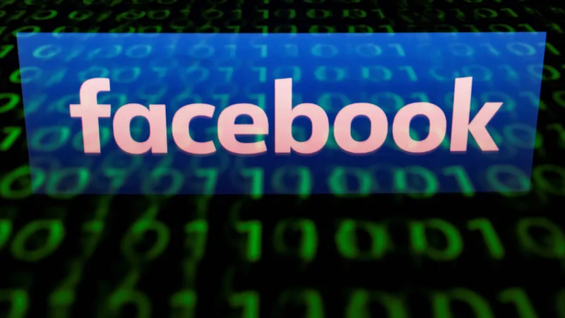Fotografija: Facebook je sam sprejel pravila, da bi omejil objave sovražnih skupin. FOTO: Lionel Bonaventure/AFP