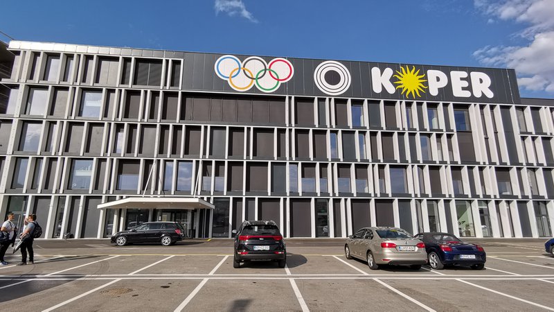Fotografija: V Kopru so dobili privolitev Olimpijskega komiteja Slovenije, da uporabijo njihov znak, ne pa tudi simbola olimpijskih iger. Foto Boris Šuligoj