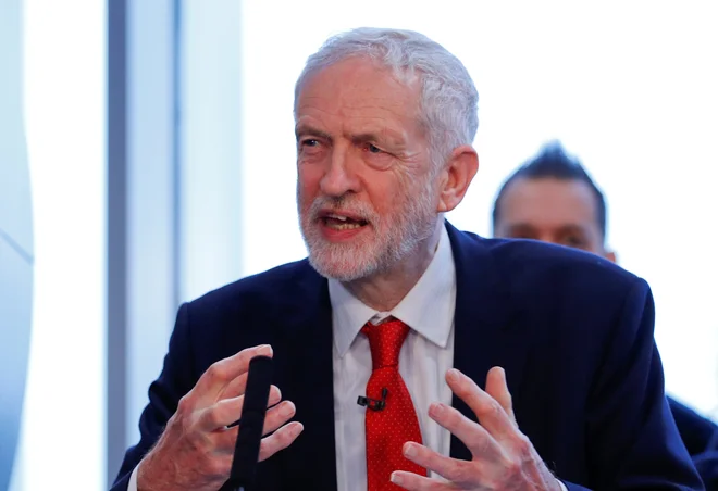 Mayeva in vodja opozicijskih laburistov Jeremy Corbyn (na fotografiji) sta iskanje kompromisa začela v sredo. FOTO: Phil Noble/Reuters