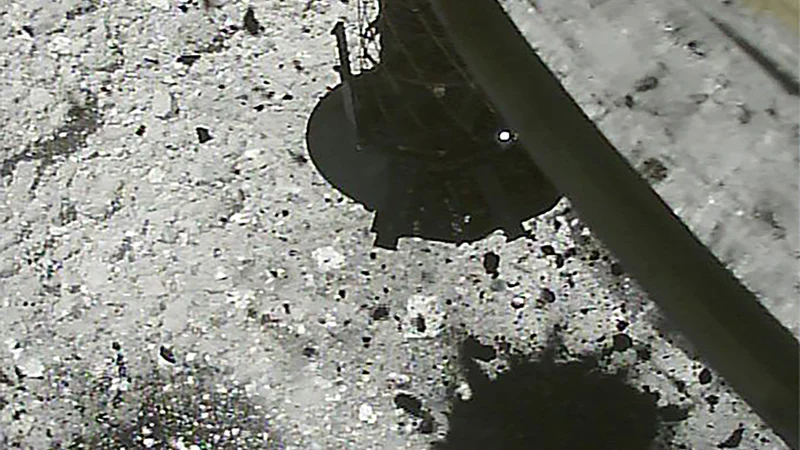 Fotografija: Fotografija prikazuje februarski pristanek na asteroidu.
FOTO: JAXA/AFP