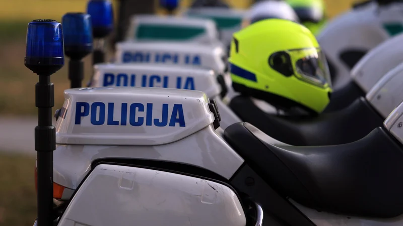 Fotografija: V petih prometnih nesrečah je letos na območju celjske policijske uprave umrlo šest ljudi. Fotografija je simbolična. FOTO: Tadej Regent/Delo