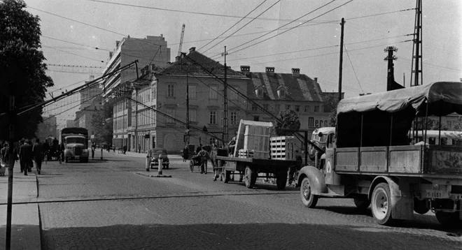 »Tudi sam sem v svojih študentskih dneh rad doživljal Ljubljano – ki je takrat še bila na nivoju New Yorka dvajsetih let prejšnjega stoletja,« piše Marjan Zavšek. Fotodokumentacija Dela