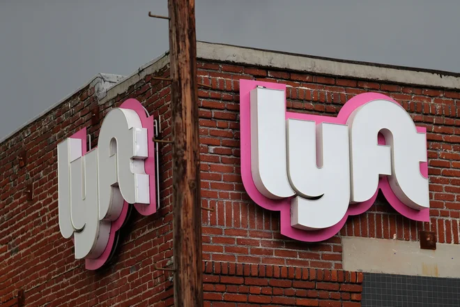 Lyft je v prvi javni prodaji delnic (IPO) zbral 2,3 milijarde dolarjev in s tem presegel pričakovanja (od 1,9 do 2,1 milijarde dolarjev). FOTO: Lucy Nicholson/Reuters