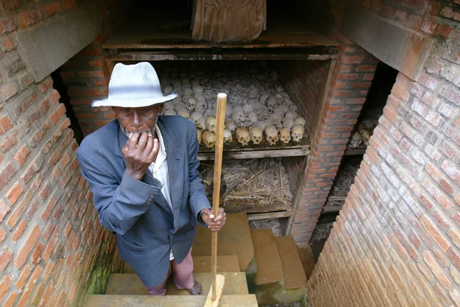Država in družba sta se, kolikor je bilo v strahovitih okoliščinah mogoče, soočili sami s sabo, toda o katarzi (še) ni mogoče govoriti. FOTO: Reuters