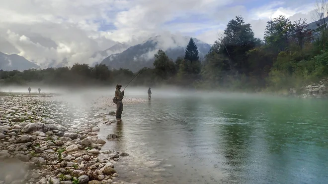 Največ ribičev še vedno obišče Sočo. Foto: Blaž Močnik Delo