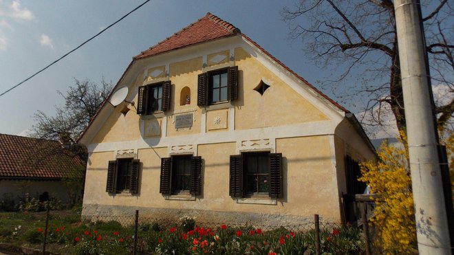 Rojstna hiša Antona Bezenška. FOTO Drago Medved