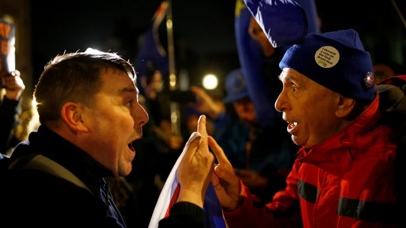 Fotografija: Referendum pred tremi leti je uspel razdeliti tako otoško politiko kot javnost. Njegova ponovitev bi povzročil še hujšo škodo, opozarja Peter Hitchens. FOTO: REUTERS/Henry Nicholls