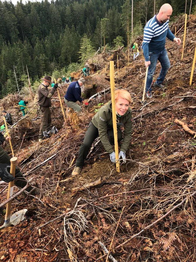 Letos se je akcije udeležilo več prostovoljcev kot lani. FOTO: SiDG