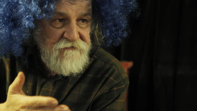 Marko Brecelj presega meje tistega, kar naj bi glasbenik počel na odru. Foto: Uroš Hočevar