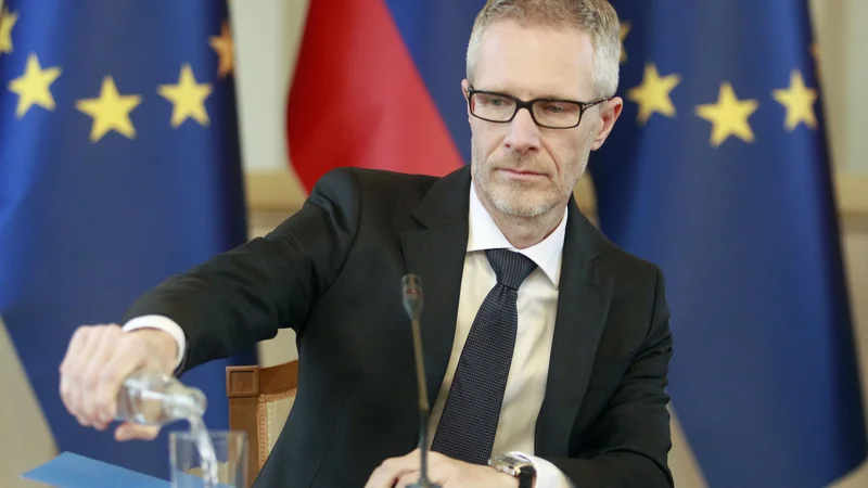 Fotografija: Guverner poziva vlado k iskanju drugačnih zakonskih rešitev za varstvo pravic podrejencev. FOTO: Roman Šipić/Delo