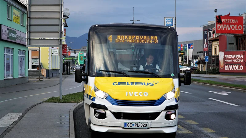 Fotografija: Avtobus mestnega potniškega prometa na Mariborski cesti v Celju FOTO: Brane Piano