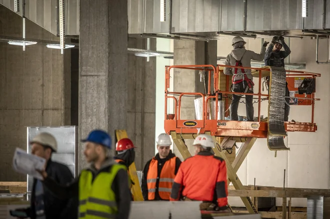 Okoli 500 kvadratnih metrov so projektanti namenili otrokom. FOTO: Voranc Vogel/Delo