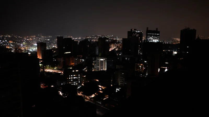 Fotografija: Caracas in velik del Venezuele sta znova v temi. FOTO: AFP