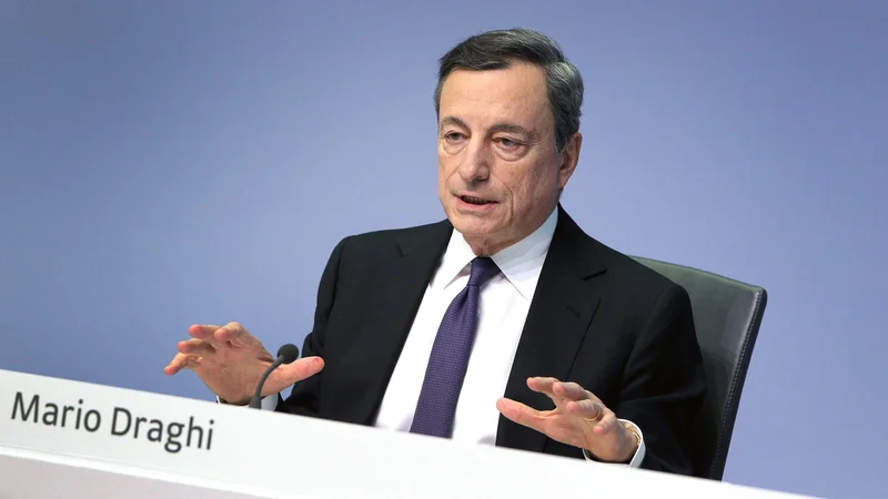 Fotografija: ECB očitno v osemletnem mandatu Maria Draghija – izteče se konec oktobra letos – ne bo niti enkrat dvignila obrestnih mer. FOTO: AFP