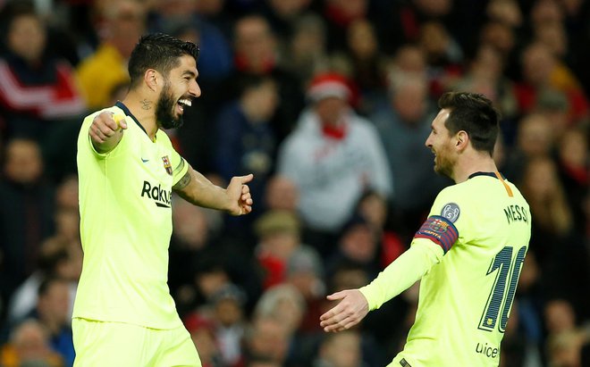 Luis Suarez in Lionel Messi sta se veselila vodstva Barcelone. FOTO: Reuters