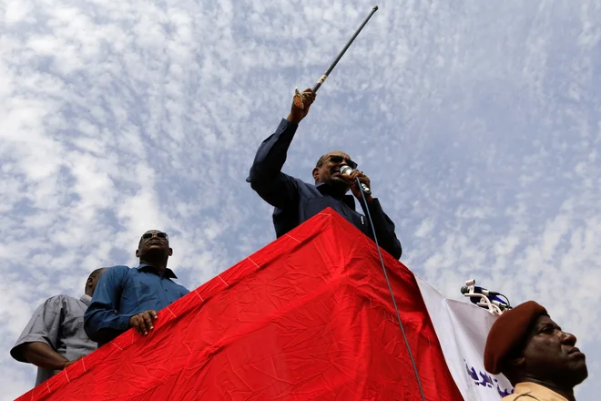 Omar al Bašir predlanskim v Darfurju. FOTO: Mohamed Nureldin Abdallah/Reuters