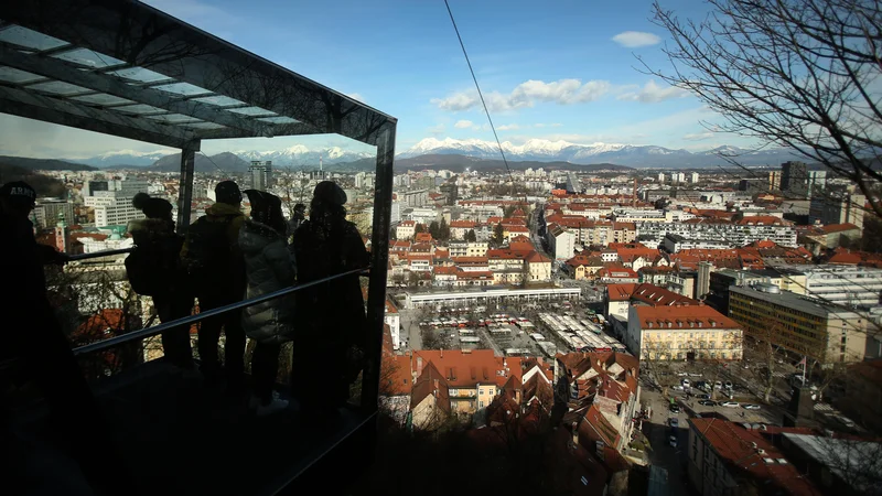 Fotografija: Prav v vseh lanskih četrtletjih je Slovenija imela največjo rast cen stanovanjskih nepremičnin med državami Evropske unije. FOTO: Jure Eržen/Delo