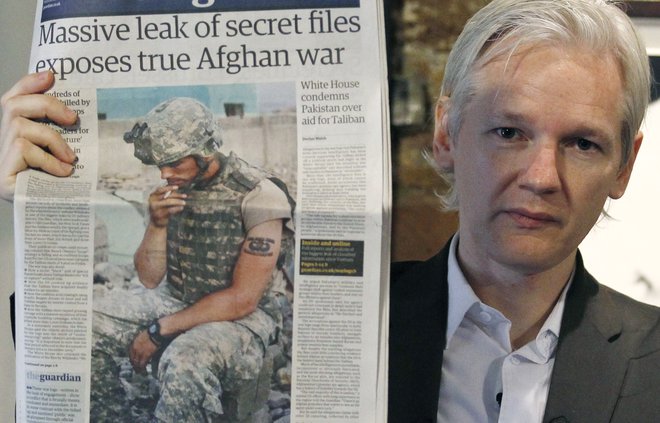 Pri velikih razkritjih je Assange sodeloval s petimi svetovno znanimi časniki (New York Times, Guardian, Spiegel, Monde, Pais). FOTO: Andrew Winning/Reuters