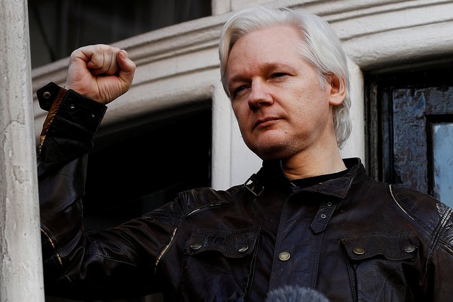 Julian Assange je bil na ekvadorskem veleposlaništvu od leta 2012. FOTO: Peter Nicholls/Reuters