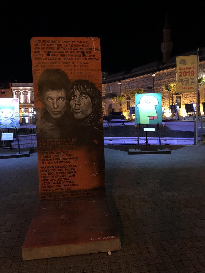 David Bowie in Iggy Pop na berlinskem zidu. FOTO: Aljaž Vrabec