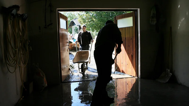 Fotografija: Brez protipoplavnih nasipov bo več tisoče Posavcev trepetalo ob vsakem večjem dežju v strahu, da se ponovijo poplave iz 2010, ki so povzročile skoraj 9-milijonsko škodo.