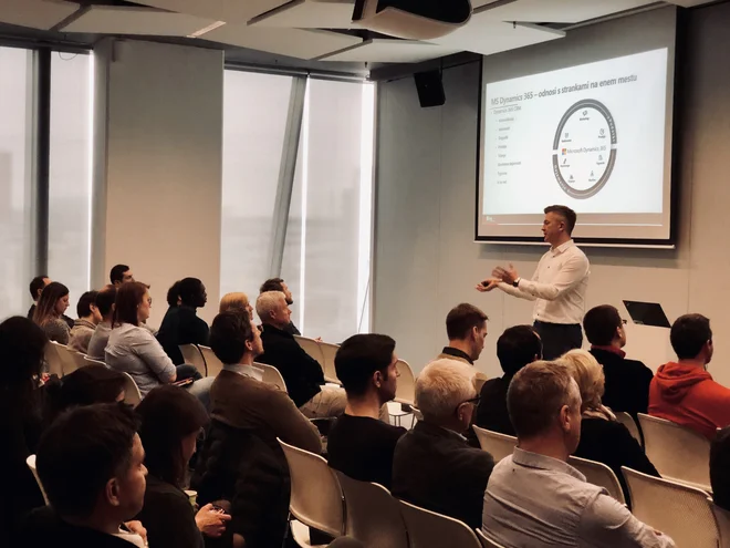 &raquo;Danes imamo navidezno neskončno izbiro podobnih izdelkov in storitev, spopadamo pa se z dilemo, katerega in kako izbrati,&laquo; pravi Jernej Kosič, vodja oddelka CRM/BI v podjetju Business Solutions. FOTO: Business Solutions