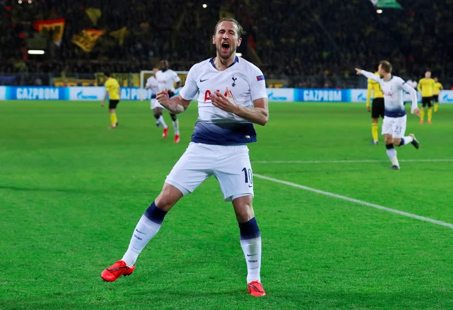 Tottenham se je decembra prebil iz skupinskega dela lige prvakov zavoljo večih doseženih golov v gosteh kot milanski Inter. Takole se je veselil Harry Kane. FOTO: Reuters