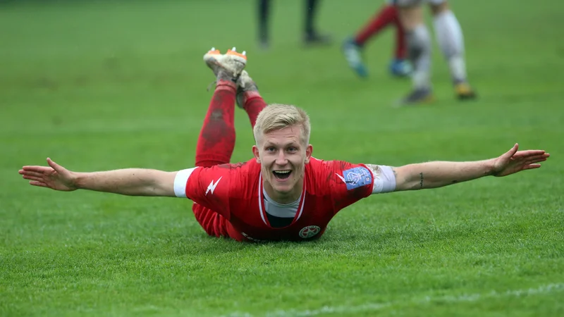 Fotografija: Takole je Luka Štor proslavil zmagoviti gol Aluminija v tekmi z Gorico. FOTO: Tadej Regent