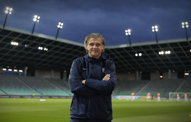 Safet Hadžić je septembra v vlogi vršilca dolžnosti trenerja izvlekel Olimpijo iz krize, po razpletu brez golov v Fazaneriji pa bo jutri bržčas spet trener zeleno-belih. FOTO Leon Vidic/Delo