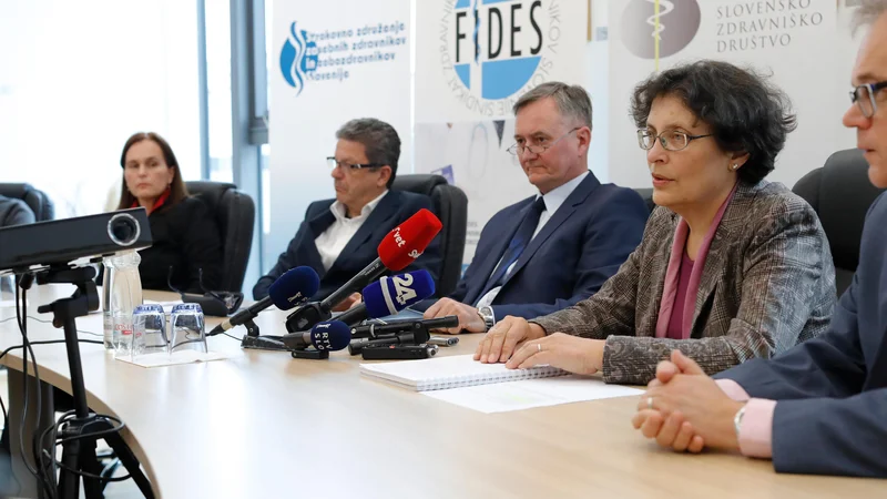 Fotografija: Koordinacija zdravniških organizacij pričakuje od ministra za zdravje hitre odzive na vse hujše razmere (fotografija je iz sestanka koordinacije iz leta 2017). FOTO Uroš Hočevar/Delo