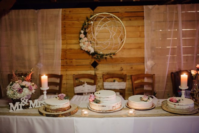 Torte Slaščičarstva Cerkovnik na lokaciji Piknik Ribno, kjer so poskrbeli tudi za poročno dekoracijo. Foto Alen Karupović