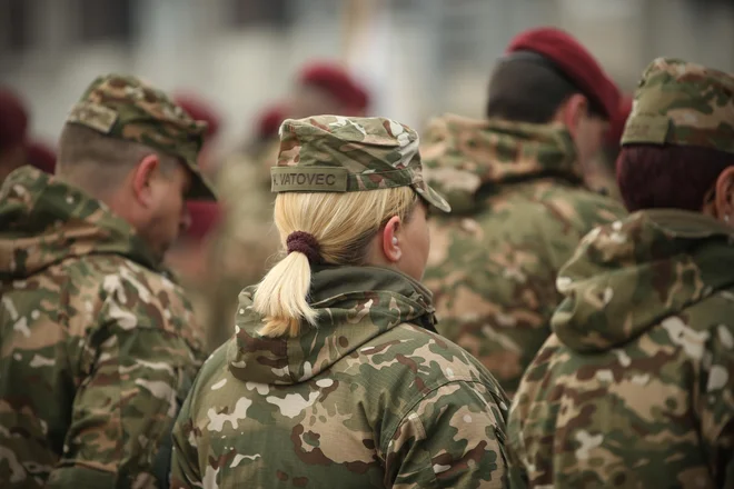 Državljani, ki verjetno najteže in najbrž tudi najbolj čustveno spremljamo nezavidljivo vsesplošno slabo stanje s Slovensko vojsko (SV) in v njej sami, smo zagotovo njeni nekdanji pripadniki. FOTO Jure Eržen