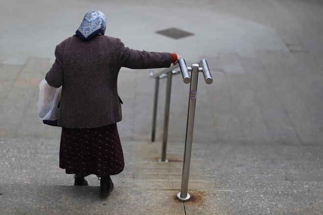 Grozljivo je spoznanje, kako razčlovečeni postajajo ponekod ti odnosi do starejših ljudi. FOTO Tomi Lombar