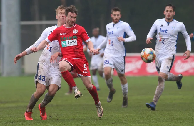 Aluminijev napadalec Jure Matjašič še ni ujel forme, a bo zaradi hitrosti zelo neugoden tekmec za ljubljanske branilce. FOTO: Tadej Regent/Delo